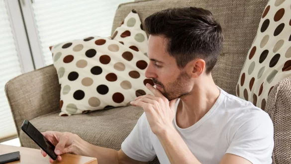 Schon wieder die Polizei wegen dieses angeblichen Pakets? - Bei unerwarteten Anrufen ist jeder Zweifel angebracht. - &copy; Christin Klose/dpa-tmn