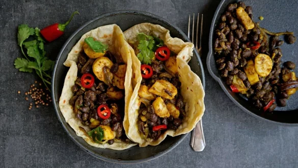 Happen f&uuml;r Happen eine kleine Auszeit vom Alltag: Die Tortillas werden ganz einfach in zwei Pfannen zubereitet. - &copy; Manfred Zimmer/herrgruenkocht.de/dpa-tmn
