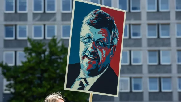 - &copy; Swen Pf&ouml;rtner/dpa