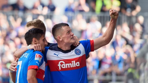 - &copy; Gregor Fischer/dpa