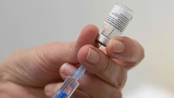 Es gibt Kritik an Söders Idee einer Impfpflicht. - © AFP