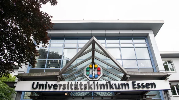 Der angeklagte Mediziner aus Detmold praktizierte am Universitätsklinikum Essen. - © Marcel Kusch/dpa