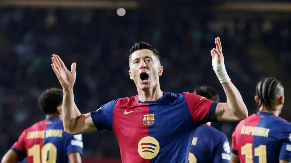 Robert Lewandowski traf doppelt gegen seinen Ex-Club. - © Joan Monfort/AP/dpa