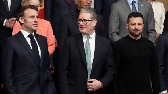 Keir Starmer (M) war Gastgeber für das Spitzentreffen in London. - © Christophe Ena/Pool AP/dpa