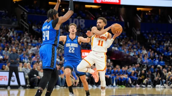 Die Orlando Magic um Franz Wagner (M.) treffen nun auf die Boston Celtics. - © John Raoux/AP/dpa