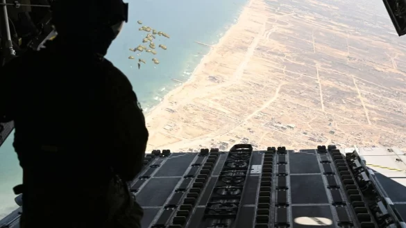 Bundeswehr setzt erneut Hilfsg&uuml;ter &uuml;ber Gaza ab - &copy; Sven K&auml;uler/dpa