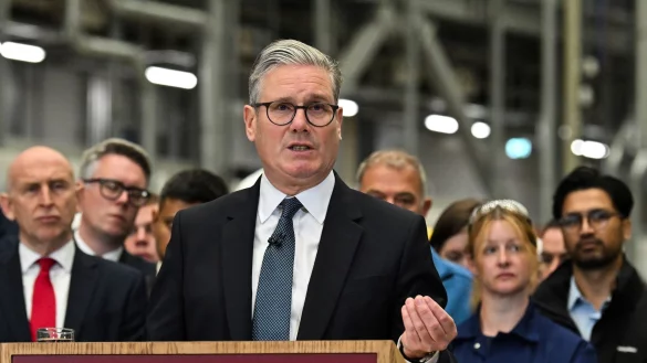 Der britische Premier will sein Land kriegsbereit machen. - © Andy Buchanan/POOL AFP/AP/dpa