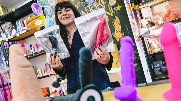 Gebrauchtes Sexspielzeug wird bei Ad&egrave;le Roy in besonderen Verpackungen angeboten. - &copy; Marius Bulling/dpa