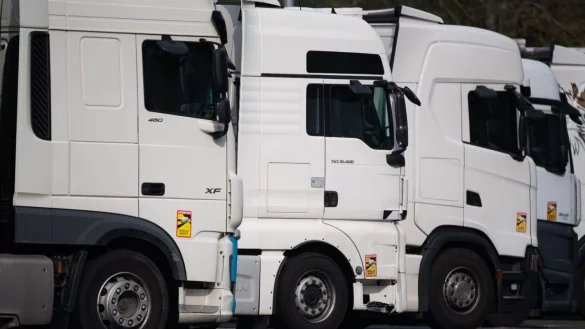 In Deutschland w&auml;chst seit Jahren der Bestand an Nutzfahrzeugen und Lastwagen. (Symbolbild) - &copy; Sebastian Gollnow/dpa