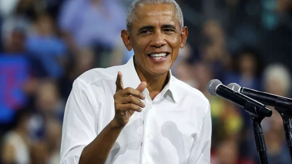 Obama lobt seine alte Uni für ihren Kampf gegen Trump (Archivbild) - © Mamta Popat/Arizona Daily Star/AP/dpa