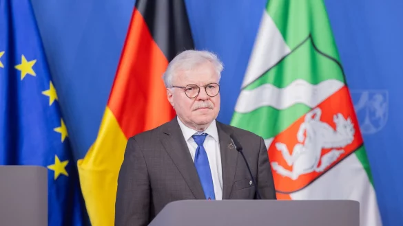 Reinhold Ewald ist der erste Raumfahrtbotschafter in NRW. - © Rolf Vennenbernd/dpa