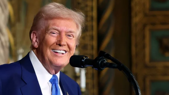 Donald Trump wünscht sich einen Ballsaal im Weißen Haus - ähnlich wie in seinem Anwesen Mar-a-Lago in Florida. (Archivbild) - © Uncredited/Pool/AP/dpa