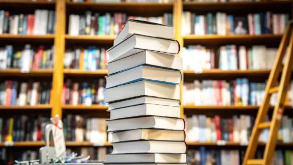 Der koreanisch-deutsche Philosoph Byung-Chul Han ist mit dem Prinzessin-von-Asturien-Preis f&uuml;r Kommunikation und Geisteswissenschaften 2025 ausgezeichnet worden. (Foto Illustration) - &copy; Frank Rumpenhorst/dpa