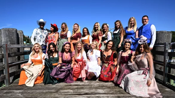 Die einen m&ouml;gen es traditionell, die anderen suchen ein It-Piece. - &copy; Felix H&ouml;rhager/dpa