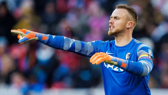 Steht vor einem Wechsel nach Leverkusen: Ex-Freiburg-Keeper Mark Flekken - © Tom Weller/dpa