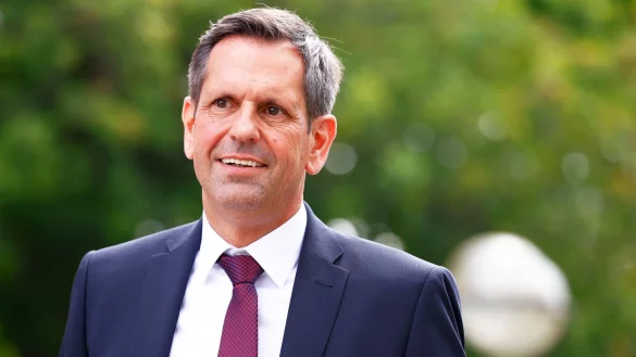 Olaf Lies &uuml;bernimmt das Amt des Ministerpr&auml;sidenten vom langj&auml;hrigen Regierungschef Stephan Weil. - &copy; Moritz Frankenberg/dpa