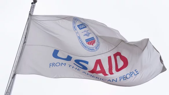 Die US-Regierung unter Donald Trump kürzt die Entwicklungshilfe drastisch zusammen. (Archivbild) - © Manuel Balce Ceneta/AP/dpa