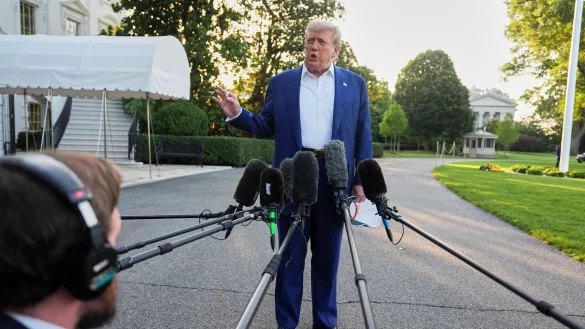 US-Präsident Donald Trump will nach eigenen Worten keine Machtwechsel im Iran erreichen. - © Evan Vucci/AP/dpa