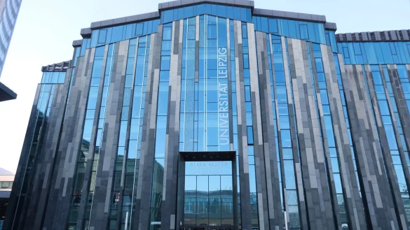 Das Dresdner Start-up-Unternehmen Spinncloud hat von der Universit&auml;t Leipzig einen Gro&szlig;auftrag f&uuml;r seine KI-Chips erhalten. (Archivbild) - &copy; Sebastian Willnow/dpa