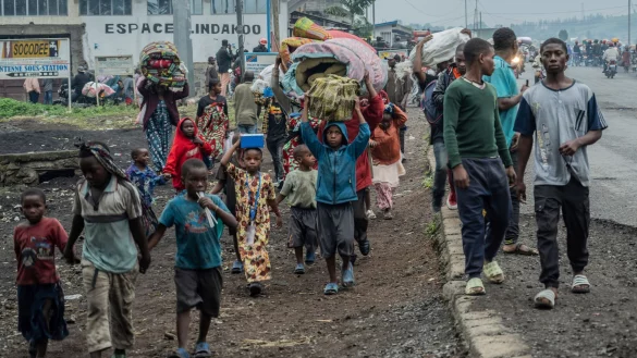 Durch die Zuspitzung der Lage wurden in den vergangenen Wochen Hunderttausende vertrieben. (Archivbild) - © Moses Sawasawa/AP/dpa