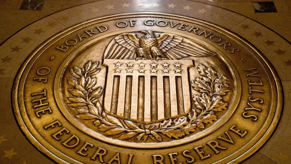 Wird die US-Notenbank Fed erstmals seit Monaten den Leitzins senken? (Archivfoto) - &copy; Andrew Harnik/AP/dpa