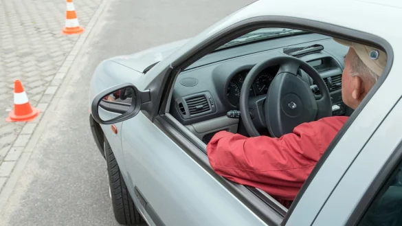 Auffrischungskurse sind nicht verpflichtend, aber Experten werben dafür. (Archivbild) - © picture alliance / dpa