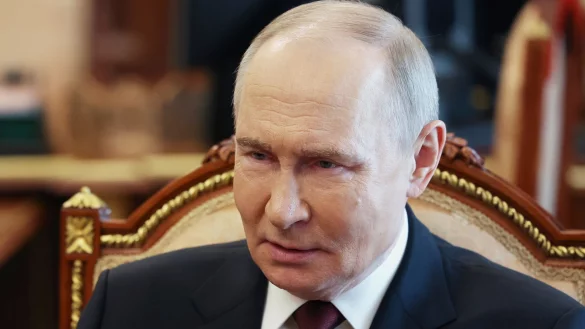 Kremlchef Wladimir Putin hat für Ostern eine Feuerpause in seinem Krieg gegen die Ukraine verkündet. (Archivbild) - © Vyacheslav Prokofyev/Pool Sputnik Kremlin/AP/dpa