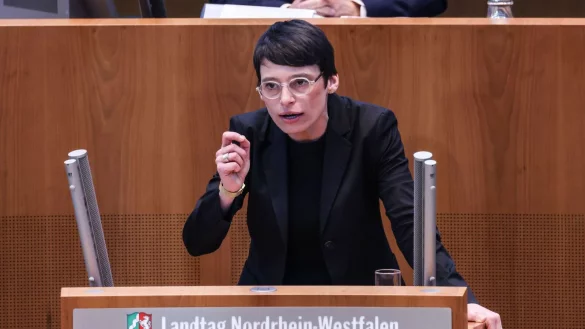 In Gremien, Vorständen und Aufsichtsräten von landeseigenen Betrieben sollen laut Josefine Paul 50 Prozent Frauen vertreten sein. (Archivbild) - © Oliver Berg/dpa