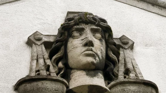 Ein 29-Jähriger muss sich in Krefeld wegen Totschlags vor Gericht verantworten. (Symbolbild) - © Ina Fassbender/dpa