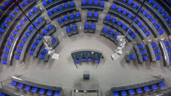Der durchschnittliche Abgeordnete im frisch gewählten Bundestag ist männlich und 47 Jahre alt. (Foto Archiv) - © Michael Kappeler/dpa