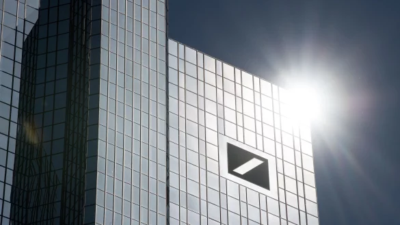 Die Deutsche Bank hat ihr Netz an Geldautomaten auf Vordermann gebracht (Archivbild) - &copy; Fabian Sommer/dpa