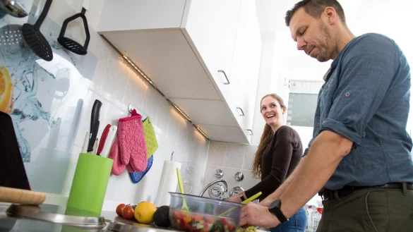 Wer den Nieren etwas Gutes tun möchte, setzt beim Kochen auf viel Gemüse, Hülsenfrüchte und gesunde Fette. - © Christin Klose/dpa-tmn