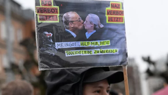 Bei Demos gegen eine schärfere Migrationspolitik werden in ganz Nordrhein-Westfalen mehrere Tausend Menschen erwartet. (Archivbild) - © Roberto Pfeil/dpa