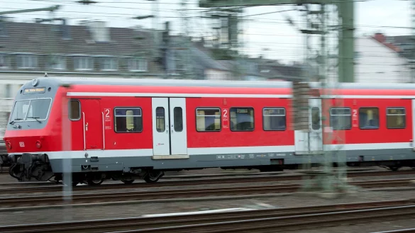 Gute Nachricht f&uuml;r Bahnpendler an der gesperrten S6: Im Dezember k&ouml;nnten wieder Z&uuml;ge rollen. (Symbolbild) - &copy; Federico Gambarini/dpa