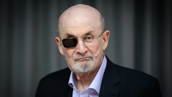 Seit dem Attentat ist Salman Rushdie stets mit Brille zu sehen. (Archivbild) - &copy; Bernd von Jutrczenka/dpa