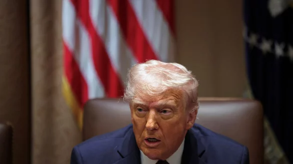 Trump erwartet das Rohstoffabkommen mit der Ukraine in Kürze. - © Uncredited/POOL/AP/dpa