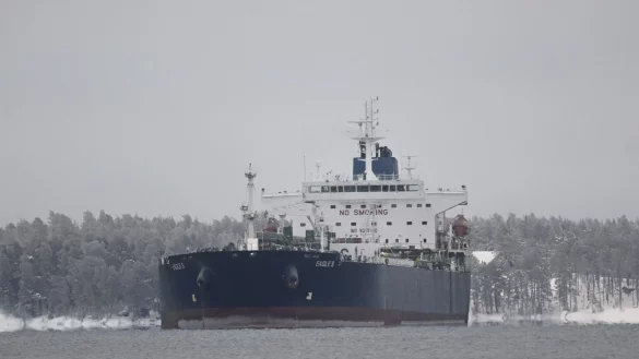 Mit einer Schattenflotte an Tankern versucht Russland die Beschränkungen für seinen Ölexport zu umgehen. (Archivbild) - © Vesa Moilanen/Lehtikuva/dpa