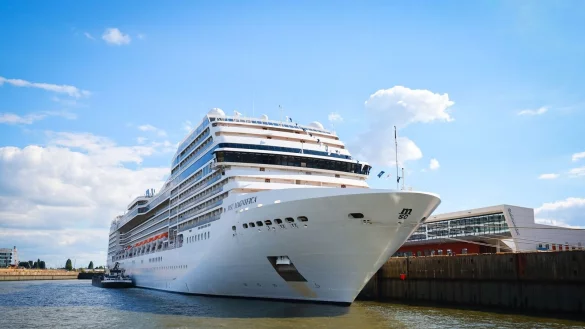 Das Kreuzfahrtschiff «MSC Magnifica», von dem die Frau verschwand. - © Christian Charisius/dpa