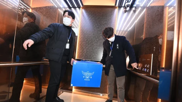 Die Ermittler wollen mehr Beweise rund um das Flugzeugunglück sichern. - © Uncredited/YNA/dpa