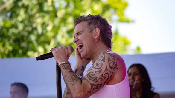 Seine Tour füllt Arenen und Stadien: Jetzt kommt Robbie Williams ins Ruhrgebiet. (Archivbild) - © Joshua Stanyer/SOPA Images via ZUMA Press Wire/dpa