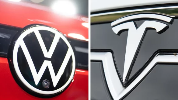 VW verdoppelt E-Auto-Auslieferungen, Tesla halbiert sie. - © Ronald Bonß;Patrick Seeger/dpa
