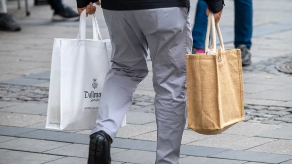 Grund für den Anstieg der Kaufkraft in Deutschland sind unter anderem gestiegene Löhne und eine Erhöhung von Transferzahlungen wie Kinder- und Wohngeld. - © Peter Kneffel/dpa