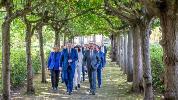 Das Kabinett will die Stimmung in Deutschland drehen. - &copy; Michael Kappeler/dpa