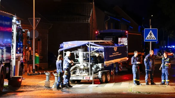 Auch in Erftstadt im Rhein-Erft-Kreis gab es zahlreiche Einsätze für die Rettungskräfte. - © Thomas Banneyer/dpa