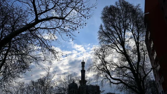 Im Norden sonnig, im Süden winterlich: Das Wetter am Wochenende wird gemischt. - © Jens Kalaene/dpa