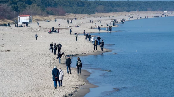 Urlaub an der See spielt im ersten Quartal noch keine große Rolle. - © Stefan Sauer/dpa