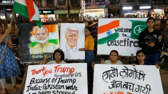 Die US-Regierung hat sich als Vermittler in den Konflikt eingeschaltet. - © Rajanish Kakade/AP/dpa