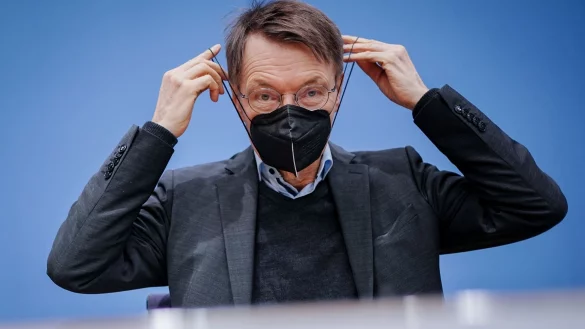 Lauterbach: Aufarbeitung der Corona-Politik muss noch erfolgen. (Archivbild) - © Kay Nietfeld/dpa