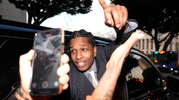 Rapper Asap Rocky kommt nach einem Freispruch um eine drohende Haftstrafe herum. - © Damian Dovarganes/AP/dpa