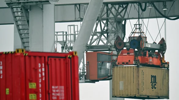 Das Bruttoinlandsprodukt in NRW ist 2024 preisbereinigt leicht zurückgegangen. (Symbolbild) - © Federico Gambarini/dpa